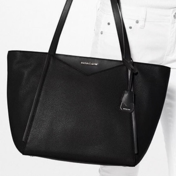 Michael Kors Handbags - Michael Kors Elegant Black Tote